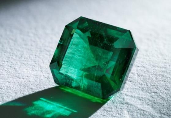 祖母绿和海蓝宝石的区别(哪个值钱)？