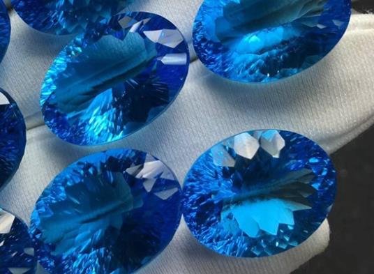 海蓝宝属于水晶还是宝石？