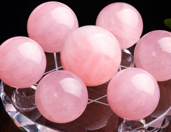 粉水晶和什么属相犯冲？