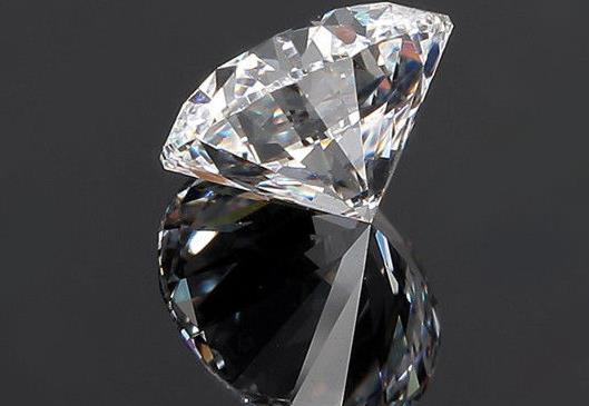 怎么看钻石真假(教你4种鉴别钻石)？