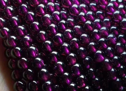 紫牙乌是哪种宝石？