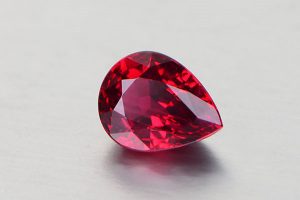 红宝石和蓝宝石是石头做的吗