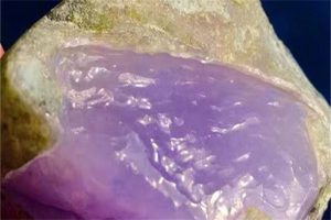 翡翠水晶原石:紫罗兰翡翠原石有玻璃种吗？玻璃种紫罗兰翡翠原石特点