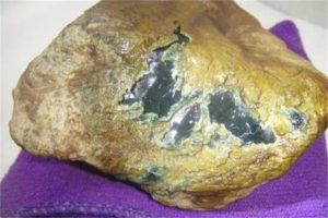 莫西沙翡翠原石的特点 莫西沙翡翠原石的特点是什么